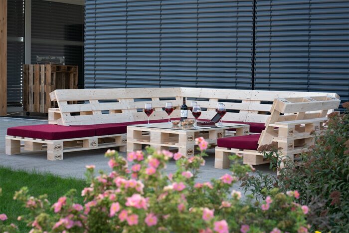 Palettenlounge PALazzo aus neuen Paletten